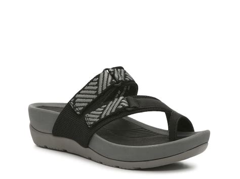 baretraps aloha platform sandal.